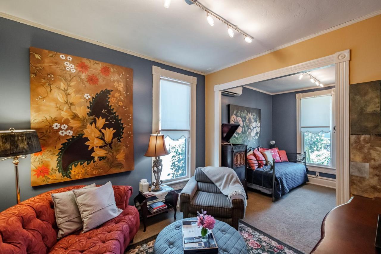 Mamere'S Guest House Monmouth 외부 사진