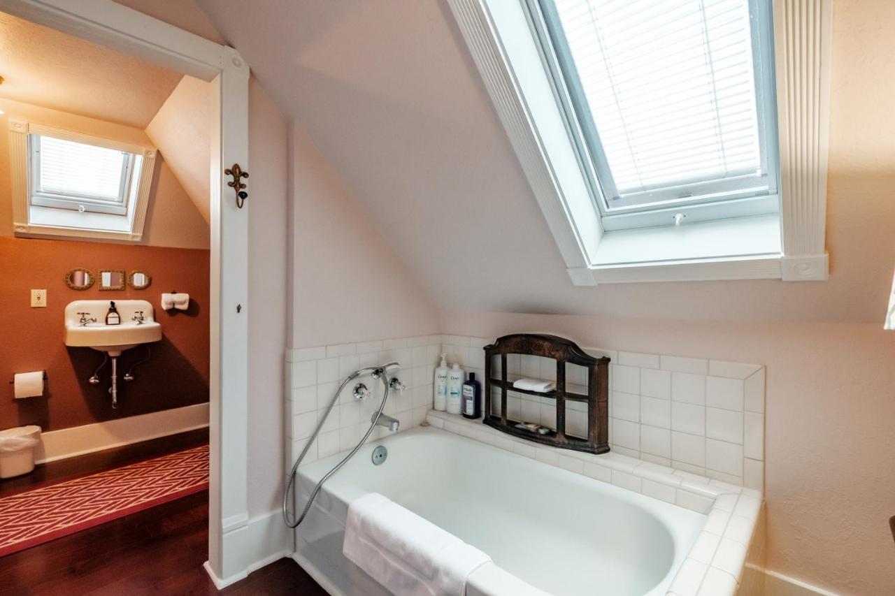 Mamere'S Guest House Monmouth 외부 사진