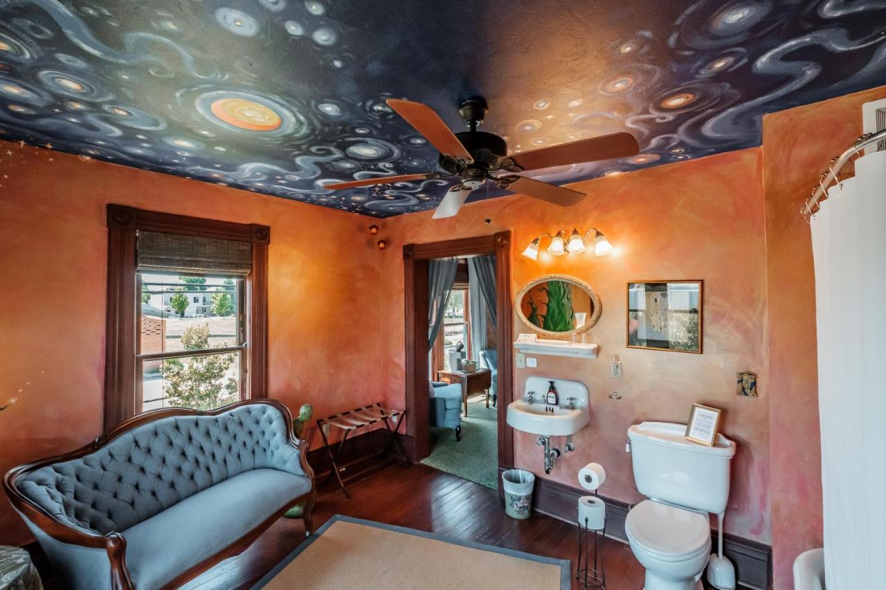 Mamere'S Guest House Monmouth 외부 사진