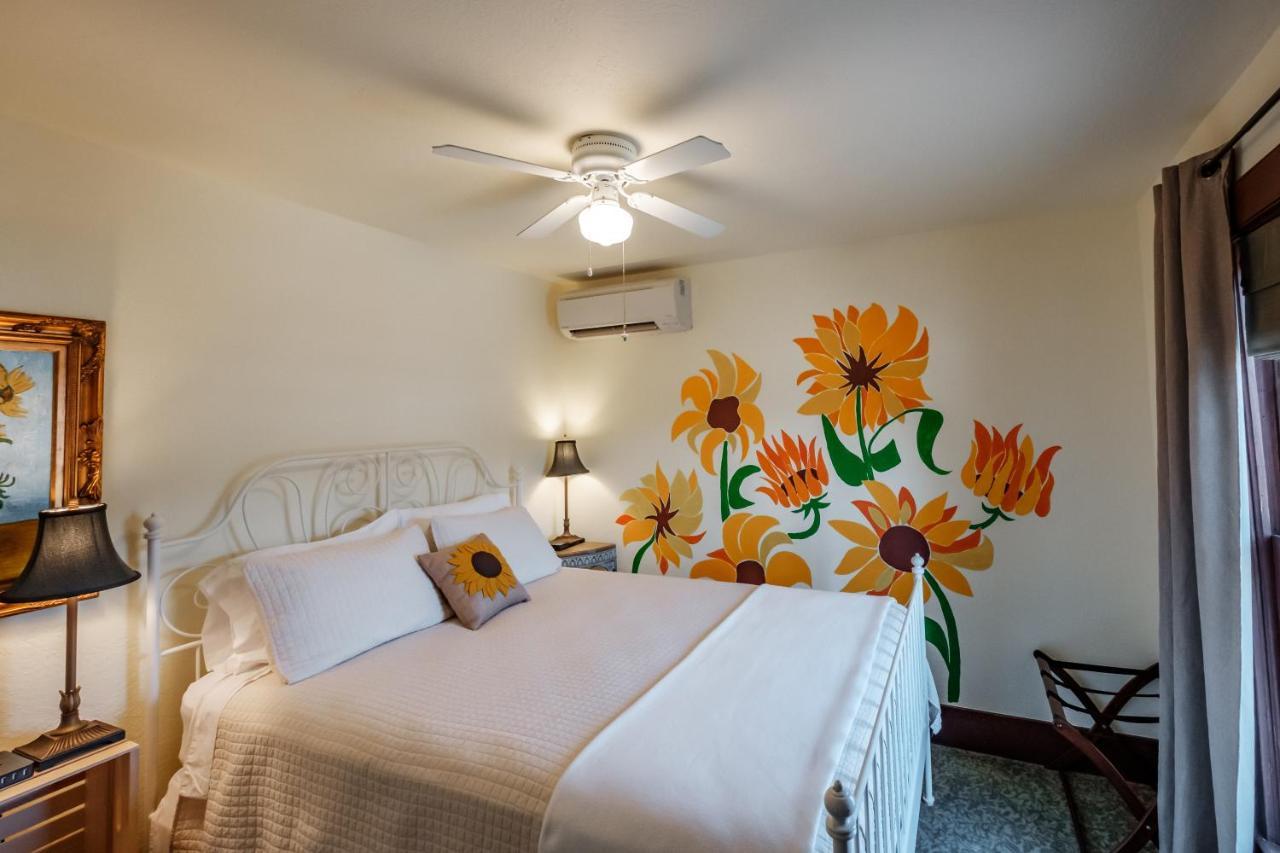 Mamere'S Guest House Monmouth 외부 사진