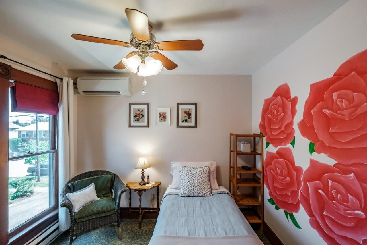 Mamere'S Guest House Monmouth 외부 사진