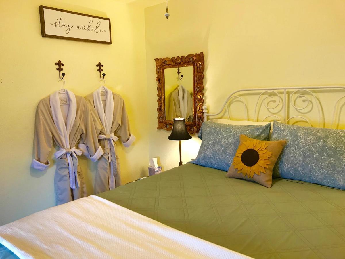 Mamere'S Guest House Monmouth 외부 사진